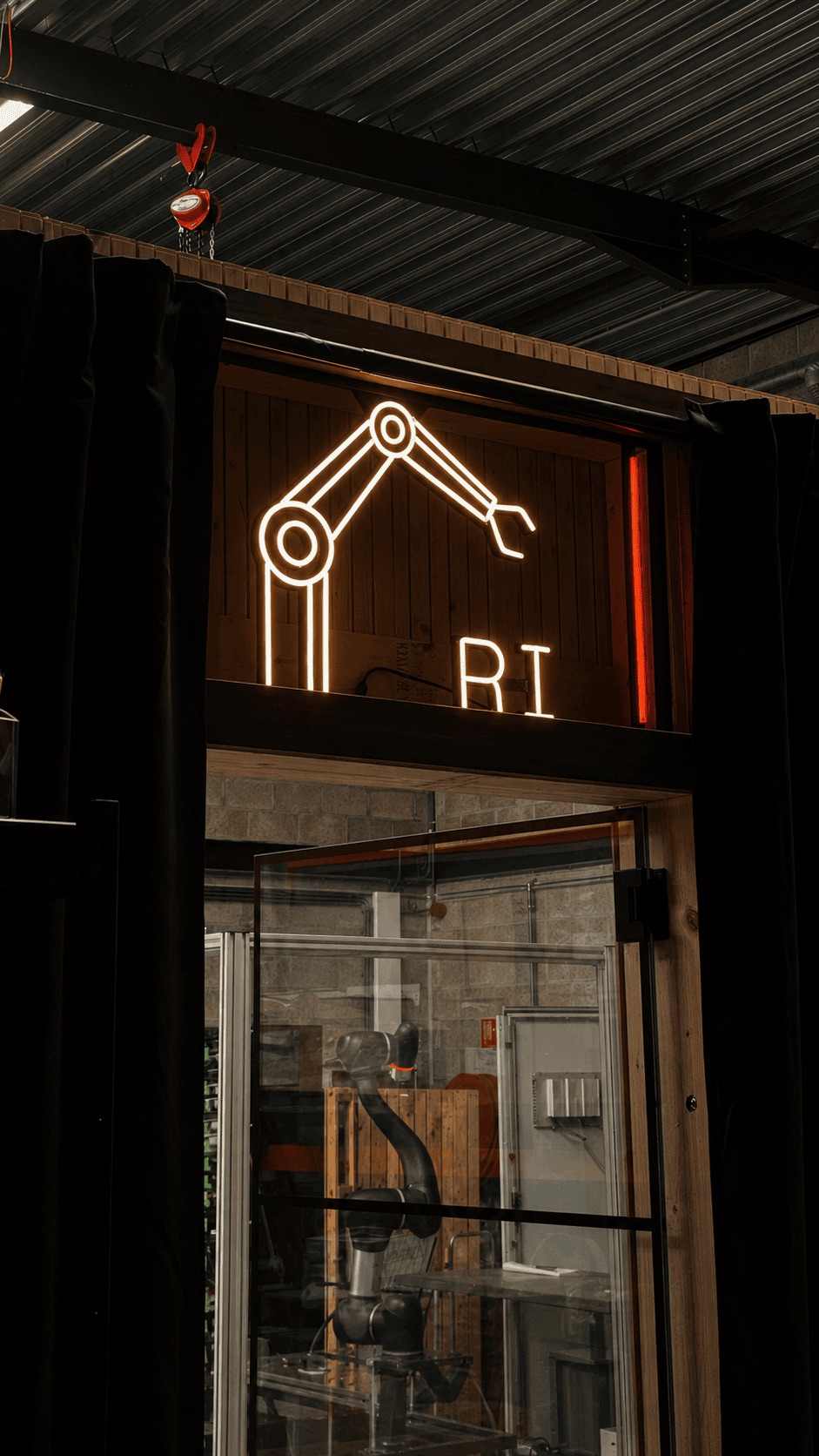 Enseigne néon lumineuse bras mécanique Robotique Industriel — WOAW Light Namur
