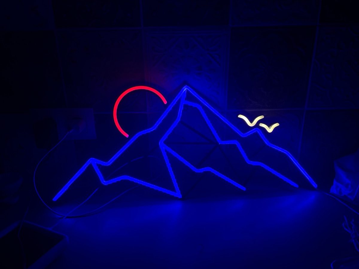 Néon LED paysage montagne bleu cyan et soleil rouge — WOAW Light Namur