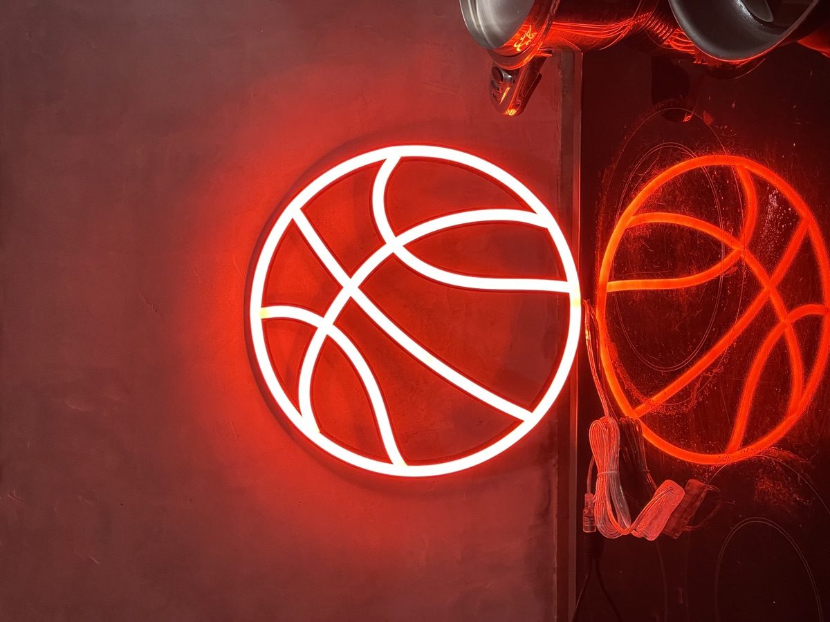 Néon LED ballon de basket en néon jaune — WOAW Light Namur