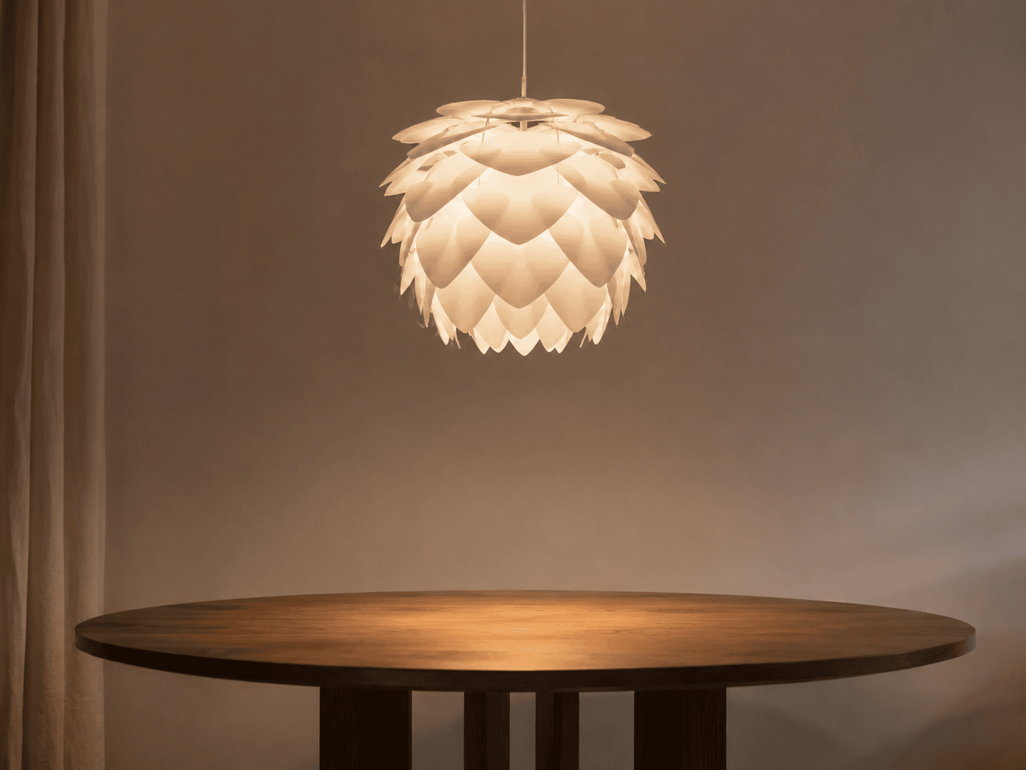 Lampe lotus sur mesure en plastique recyclé, ambiance chaleureuse — WOAW Light