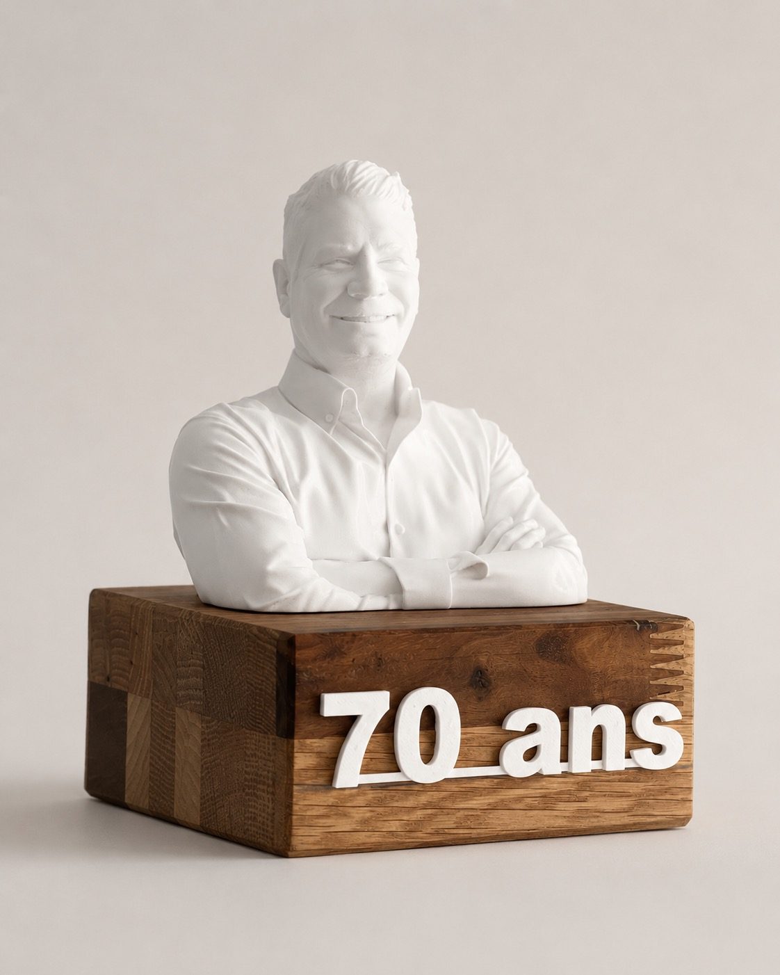 Buste personnalisé impression 3D 70 ans sur socle bois gravé — WOAW Studio