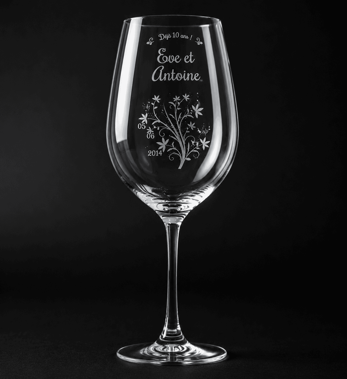 Verre à vin cristal gravé sur mesure Eve Antoine anniversaire — WOAW Studio